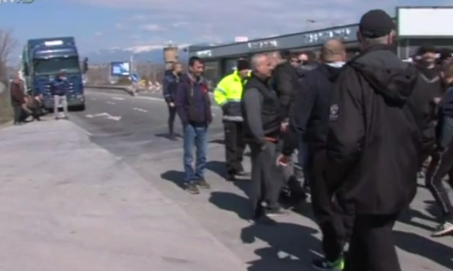 Километрична опашка затапи „Кулата”: Камиони чакат с часове заради проверки за зърно