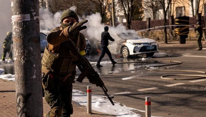 Ракети удариха дом за деца с нарушено зрение, болница и 3 училища в Украйна