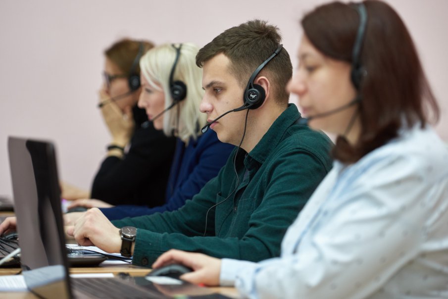 Отвориха национална гореща линия кризата в Украйна, 12 хиляди са посещенията само за ден