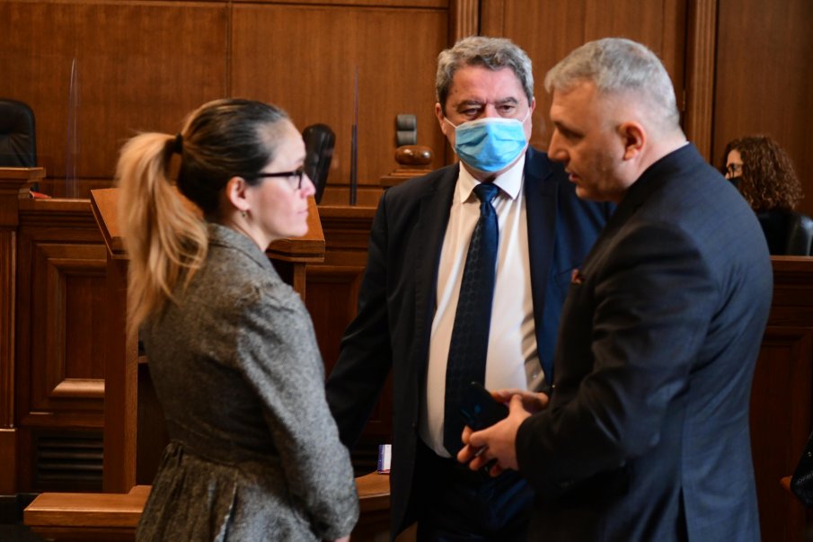 Искат прекратяване на делото срещу Десислава Иванчева