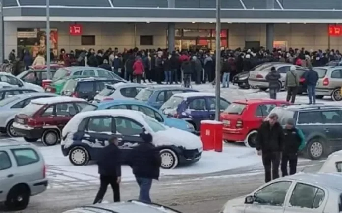 Паника и опашки за брашно, захар, царевица и олио и в Румъния