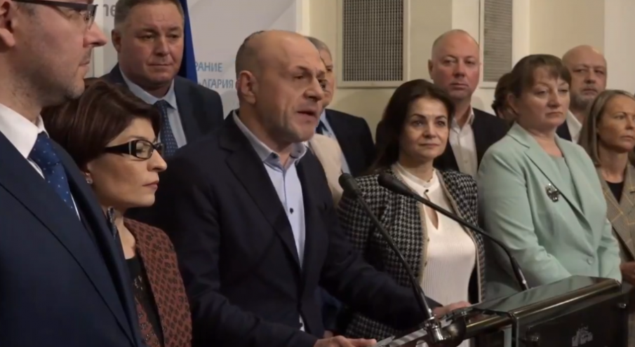 ИЗВЪНРЕДНО В ПИК TV! ГЕРБ скочи остро: Председателят на парламента се е превърнал в параван на безпомощния Кирил Петков. Къде е премиерът - евакуирал ли се е някъде (ВИДЕО/ОБНОВЕНА)