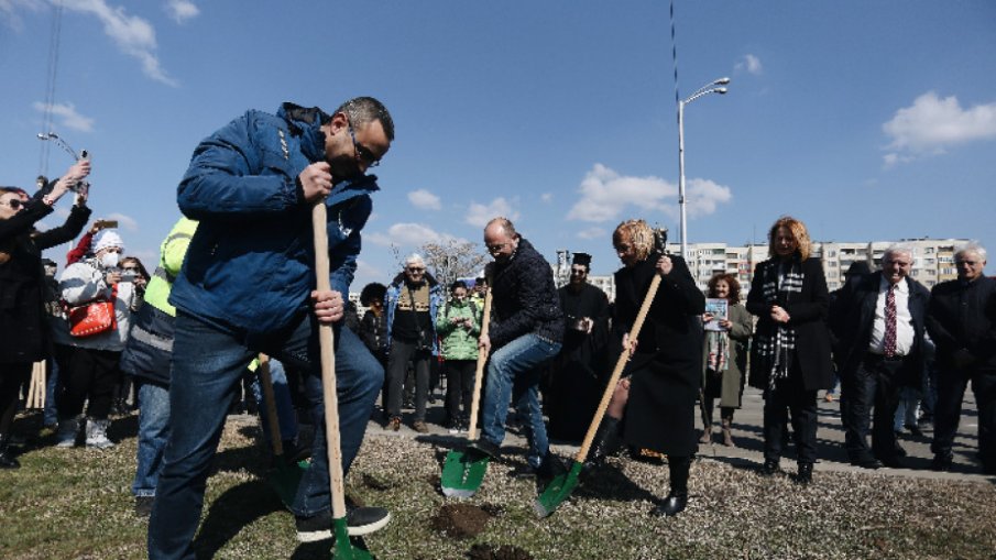 Направиха първа копка за новия лъч на метрото към квартал Левски
