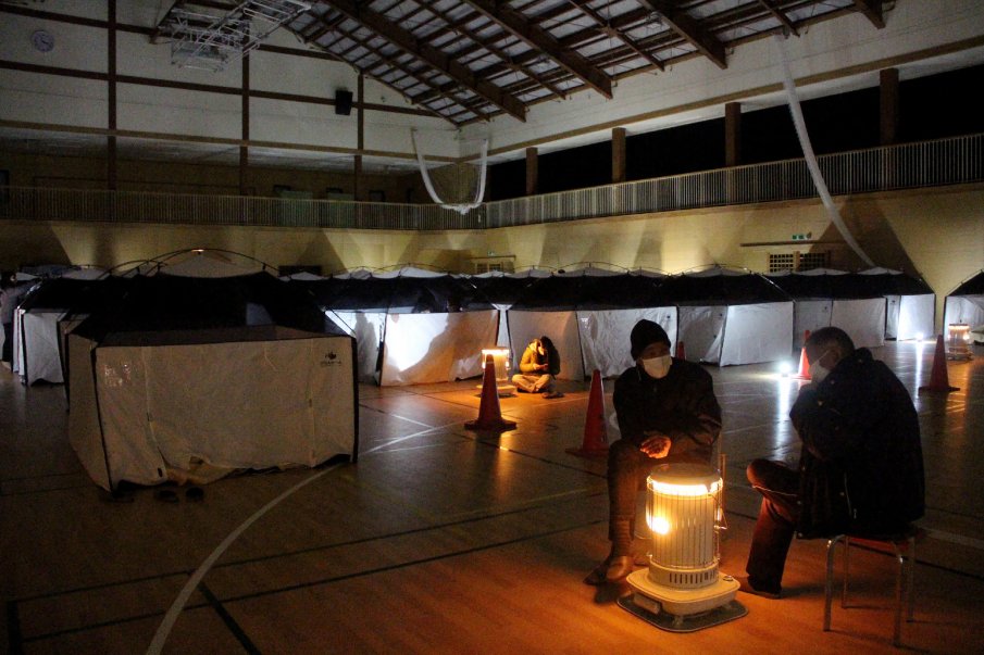 Хиляди без ток след земетресението в Япония