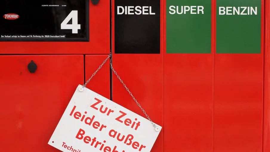 ТАКА СЕ ПРАВИ: Властите в Австрия разследват цените на горивата