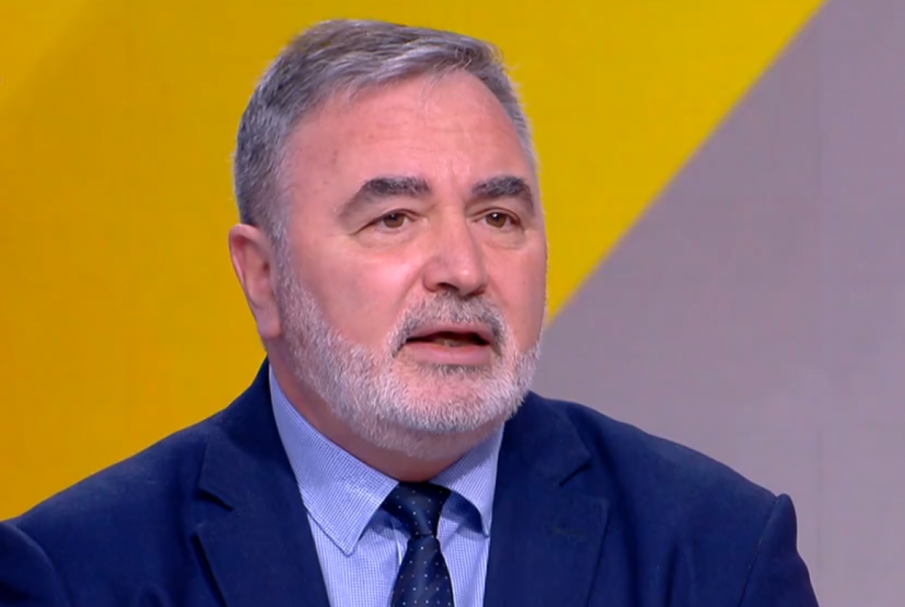 Доц. Ангел Кунчев: COVID-19 изчезна от медийното пространство, но още е сред нас