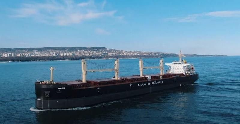 Два кораба с наши моряци блокирани в Украйна