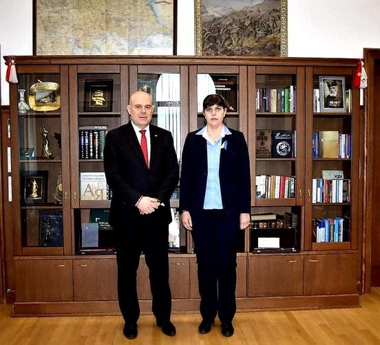 Виктор Димчев: Още ли твърдим, че Гешев е враг на народа? Министър Йорданова си гризе химикалката от яд