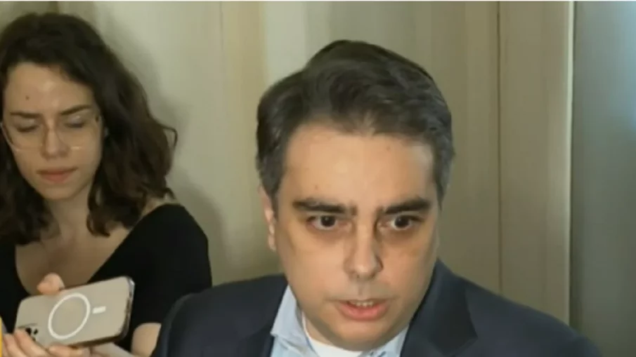 Асен Василев: Полицията си върши работата по закон. Няма политически репресии, тези лица не са във властта