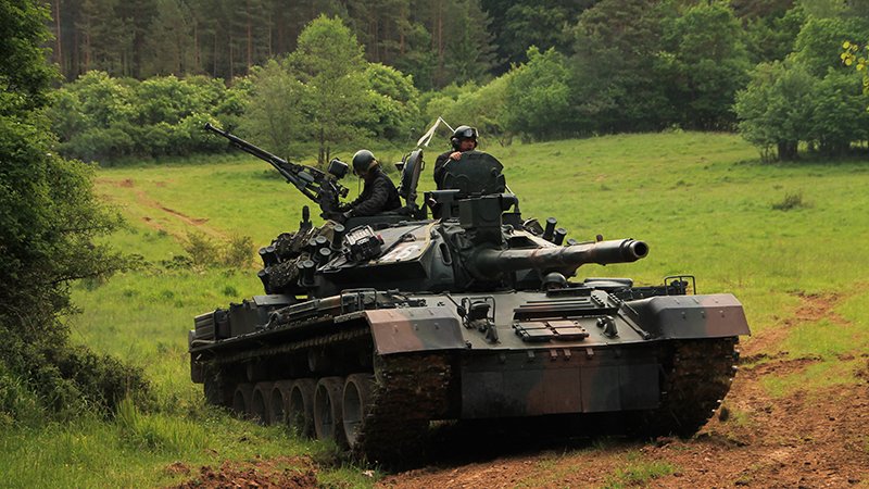 Танк премаза войник по време на учение в Румъния