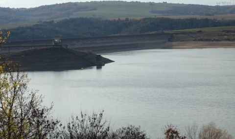 Започва спешен ремонт на опасния язовир край Безмер