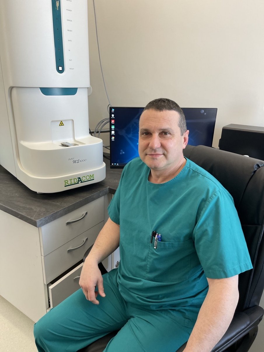 Нов супермодерен апарат заработи в микробиологичната лаборатория в УМБАЛ-Пловдив