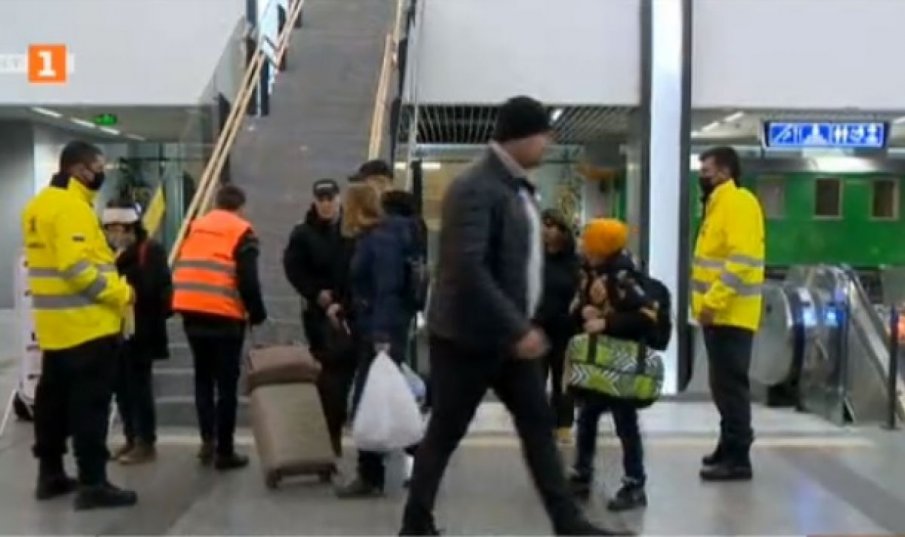 Украински бежанци продължават да пристигат на Централната гара в София