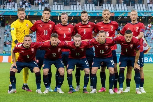 И самолетът на чешките национали сдаде багажа