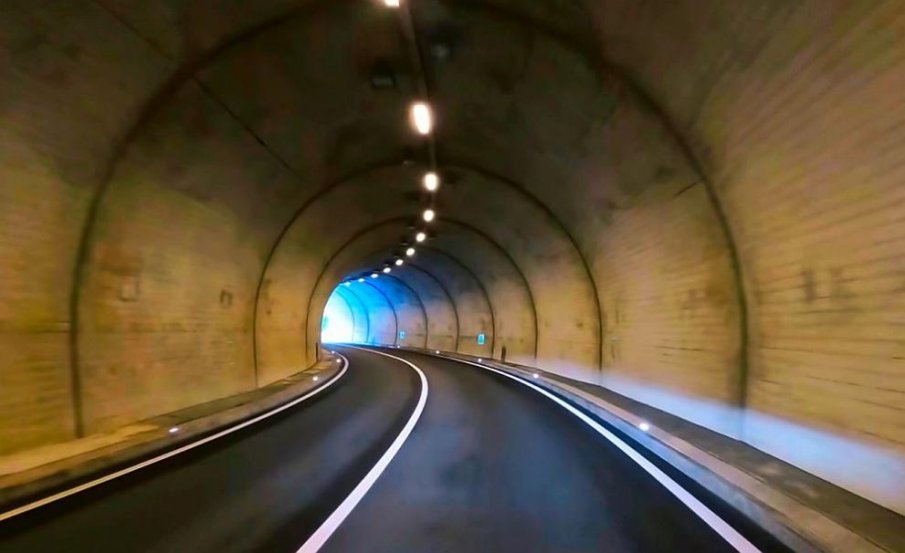 ОПАСНО БЕЗХАБЕРИЕ: Тунел „Железница” е без никакво осветление