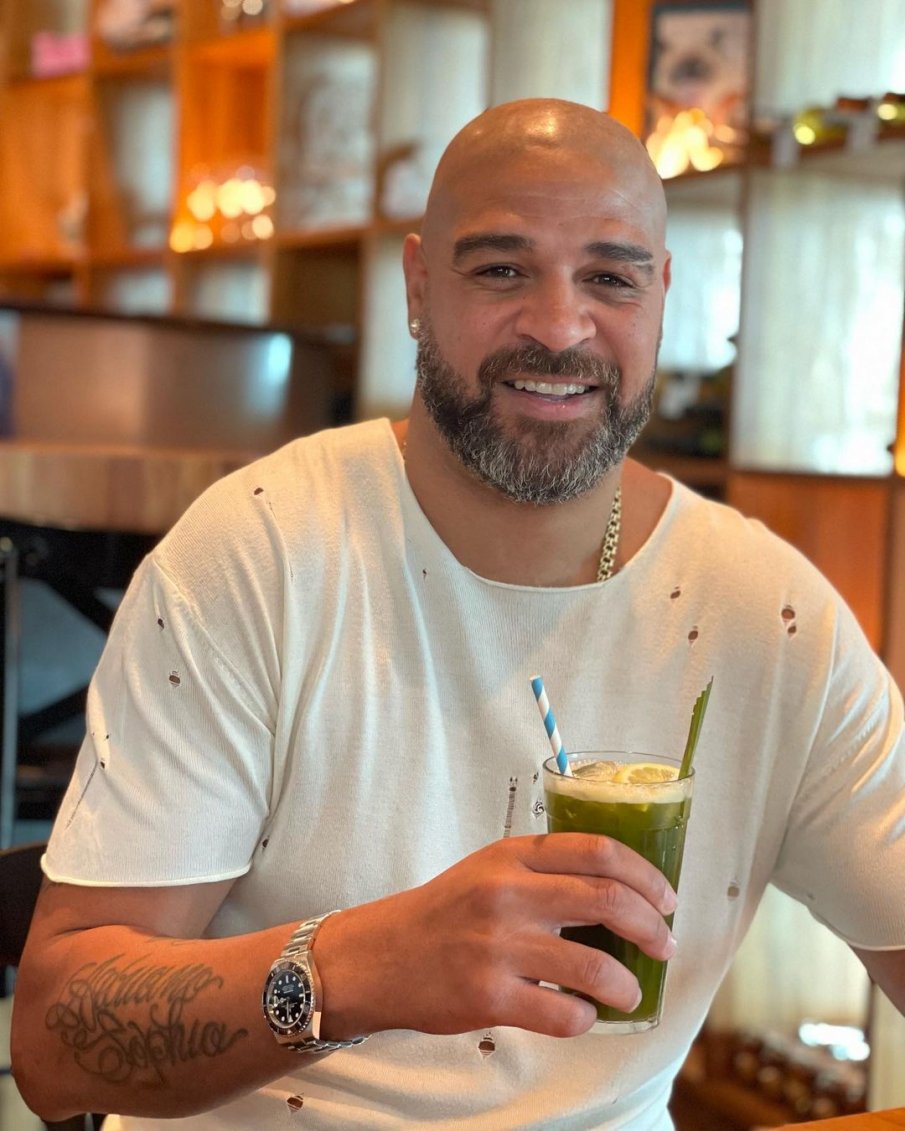 Плебойбоят Адриано разкара секси медицинска сестра (СНИМКА)