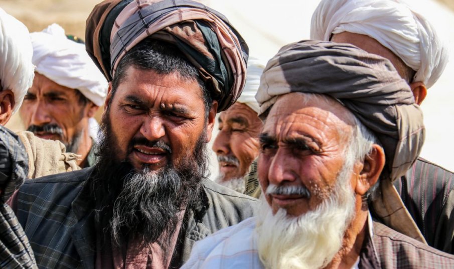 Талибаните задължиха правителствените служители в Кабул да си пуснат брада