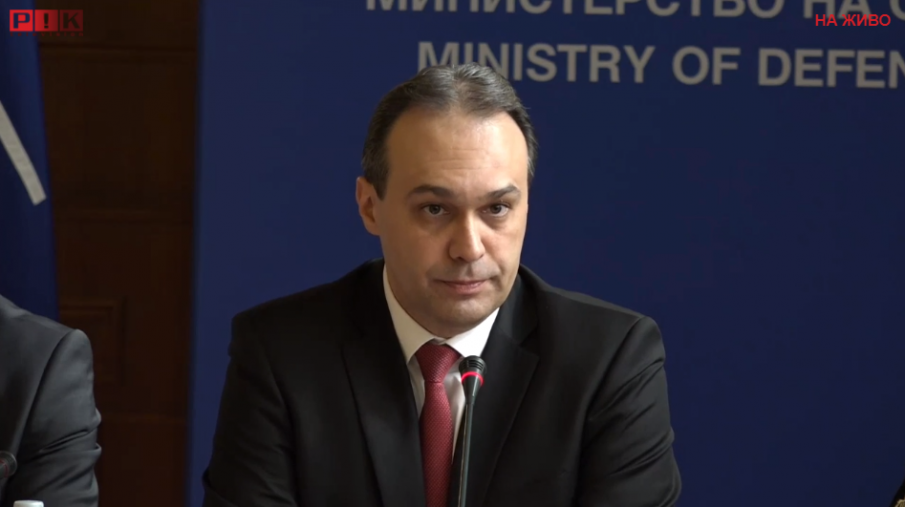 Изслушват министъра на отбраната в парламента