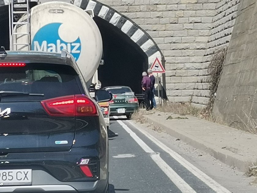 Катастрофа блокира движението на Е-79