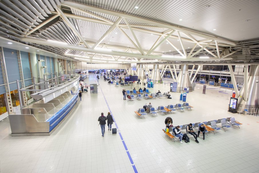 Възстановиха нормалната работа на Летище София след бомбената заплаха