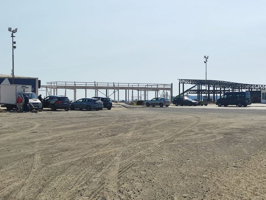 Изравниха със земята култов бар на Слънчака