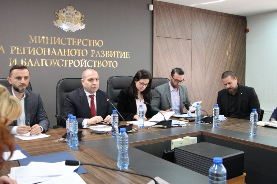 Винетките поевтиняват с 10% от януари 2023 година, но второкласните пътища ще са платени за тежкотоварните автомобили от 1 юли (СНИМКИ/ТАБЛИЦА)