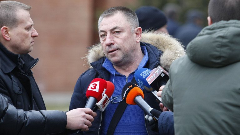 Гиби Искренов брани с плам Боби Михайлов