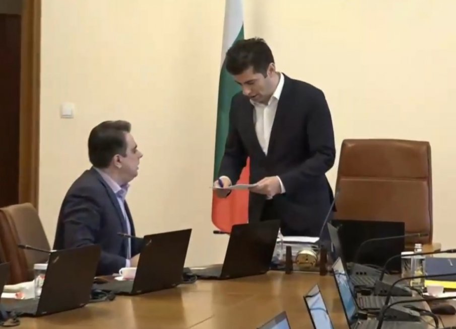 ИЗВЪНРЕДНО В ПИК TV: Кирил Петков поръча великденски пакети за бедните, продължават мярката на ГЕРБ 60/40 до края на юни (СНИМКИ/ВИДЕО/ОБНОВЕНА)