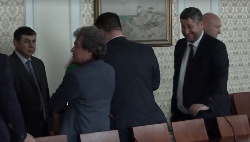 ОТ ПОСЛЕДНИТЕ МИНУТИ: Управляващите се събраха на коалиционен съвет заради военната помощ за Украйна