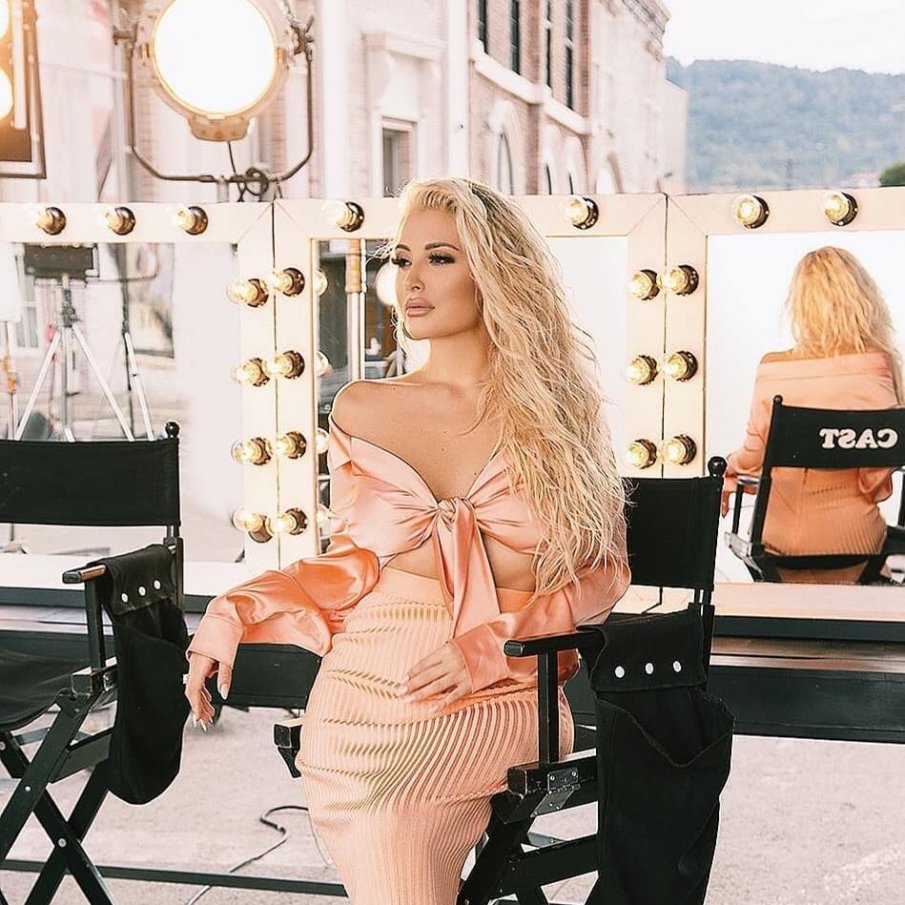 Цвети Янева се похвали със селфи с колумбийска звезда (СНИМКА)