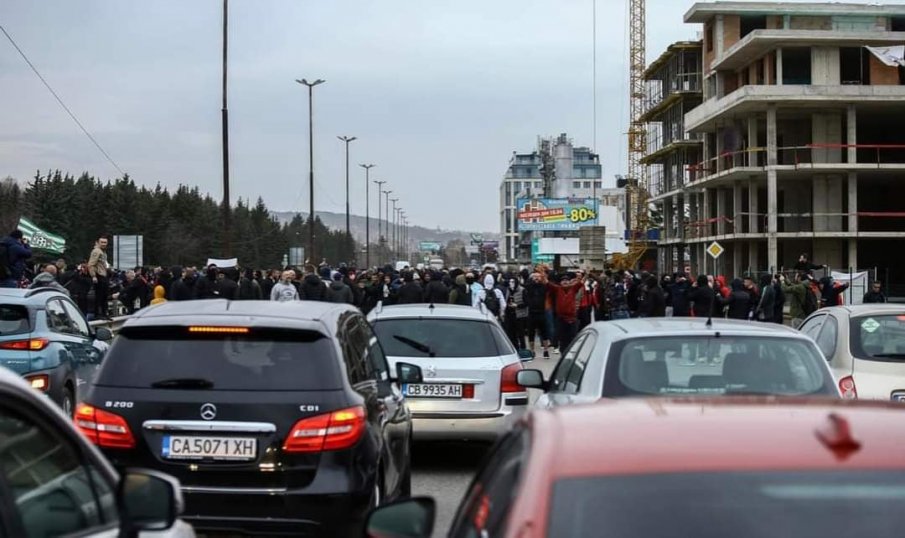 Сектор Г за протестите пред БФС: Едва сега започваме
