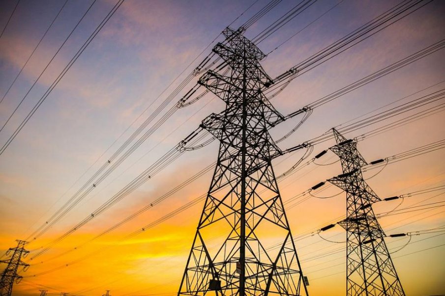 На първо четене: Парламентът прие либерализацията на пазара на ток да се отложи с година