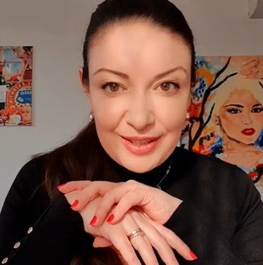 ЗАДАВА ЛИ СЕ СВАТБА? Вихра на Иван се кичи с годежен пръстен