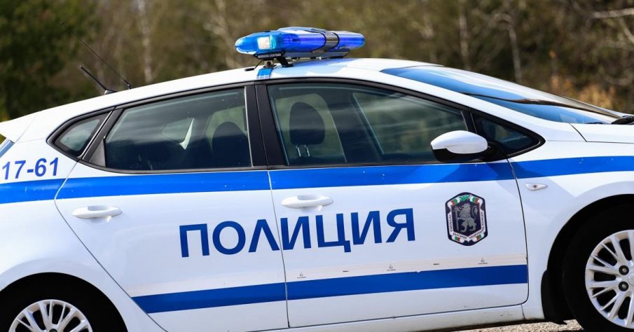 Откраднаха 10 бона от товарен автомобил пред фурна за хляб в Кюстендилско