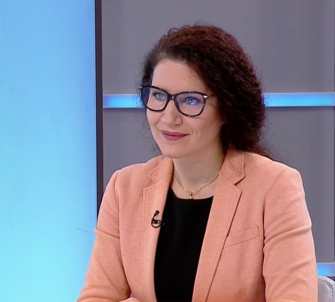 Вицепремиерът Калина Константинова: Не сме взели решение за изгонване на Митрофанова Вицепремиерът Калина Константинова: Не сме взели решение за изгонване на Митрофанова