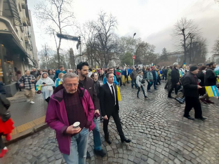 НЕОЧАКВАНО: Депутат от БСП се включи в протеста срещу Русия
