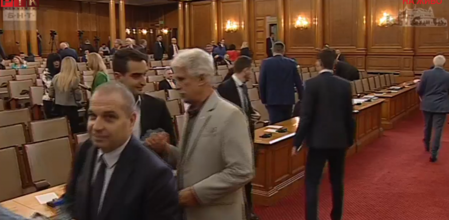 ПЪРВО В ПИК TV: Спешен председателски съвет в парламента! Умуват за невъзможните договори на АПИ (ВИДЕО/ОБНОВЕНА)