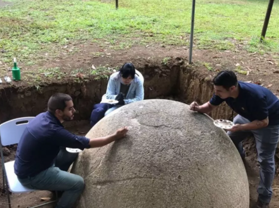 ЗАГАДКА: Археолози откриха гигантски каменни сфери в Коста Рика