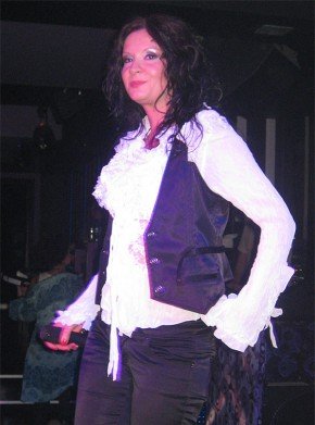 Няма да повярвате какво работи днес изпълнителката на Ах, банана