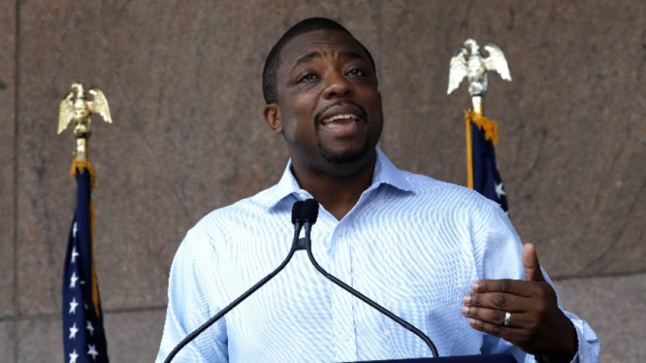 Зам.-губернаторът на Ню Йорк е арестуван за подкуп и измама