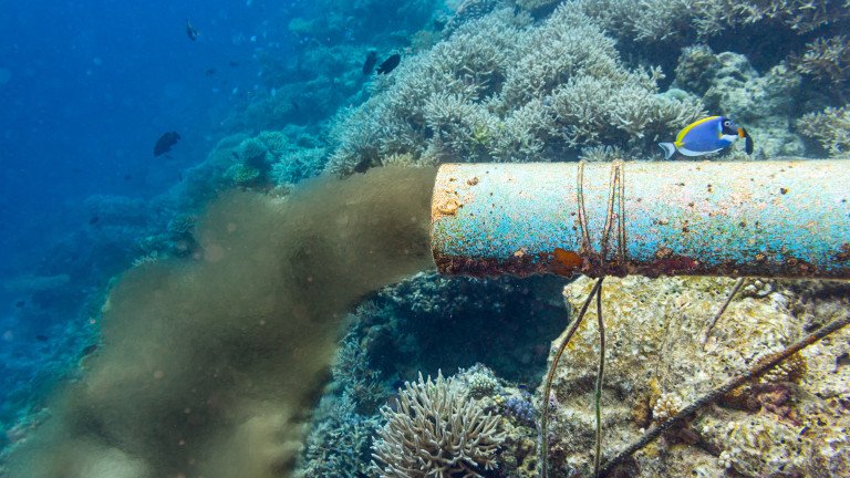 Фекални води се изливат в морето край Приморско