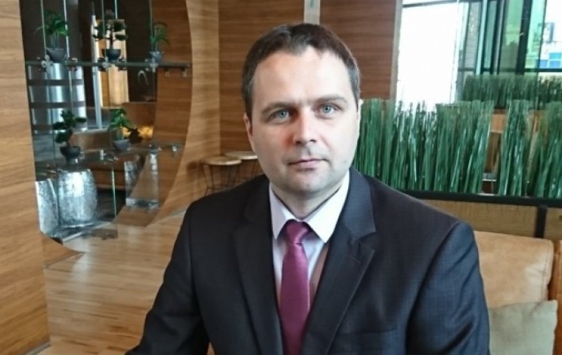 Съветник на Христо Проданов и човек на Слави Трифонов събира пари от хотелите за събитие
