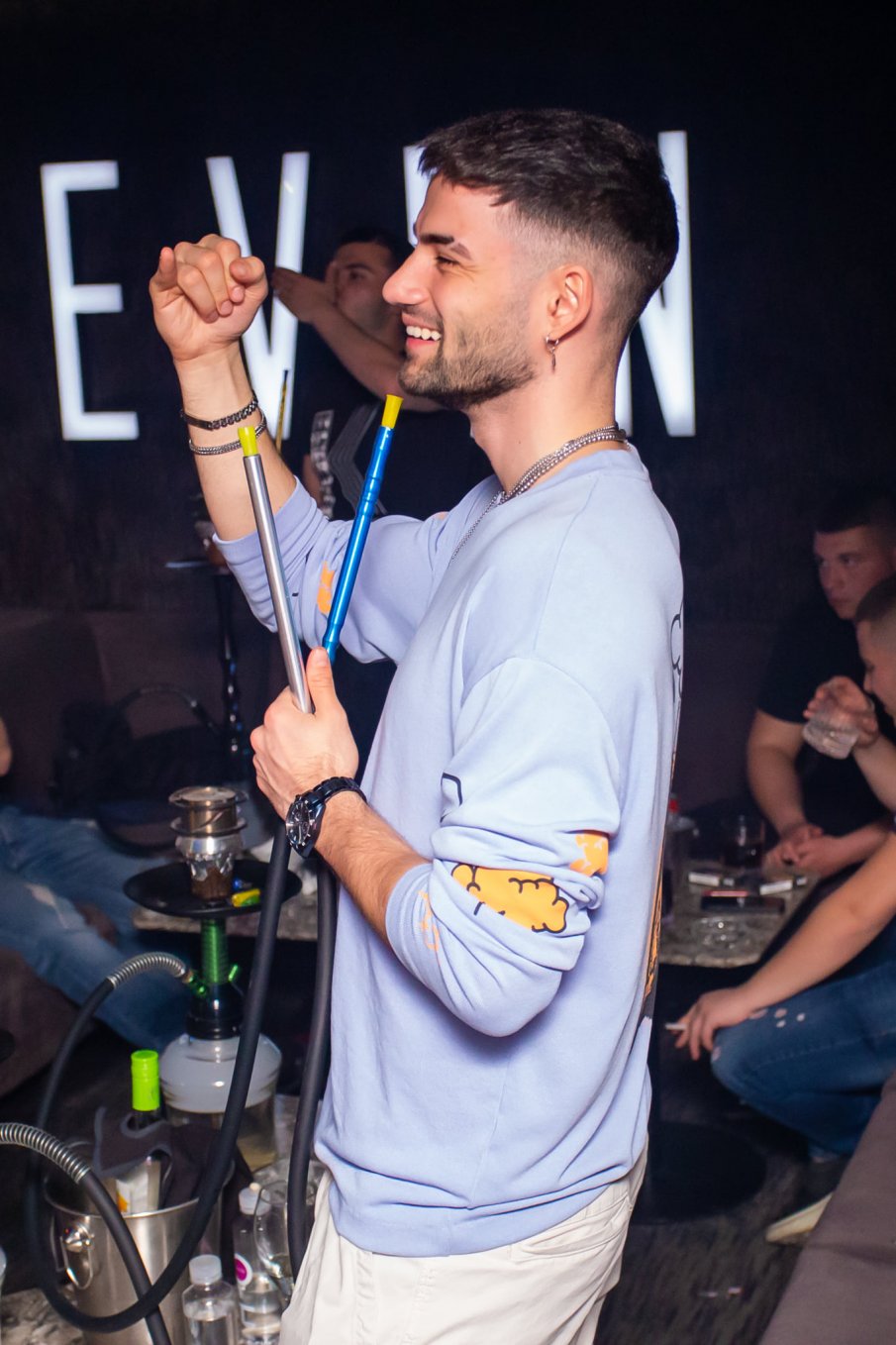 Наско Колев полива рождения ден на чалга гаджето в Барселона (СНИМКА)