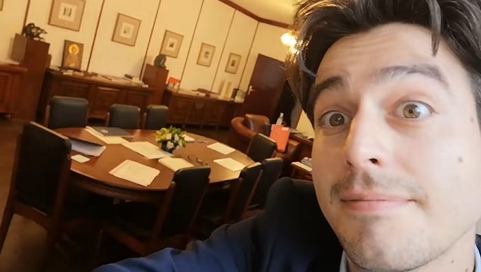 Сдружение „Зограф“: Ремонтът на кабинета трябва задължително да включи и културното министерство заради тоталната неадекватност на Атанас Атанасов