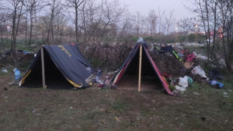 Премахнаха незаконни ромски постройки в Бургас (СНИМКИ)