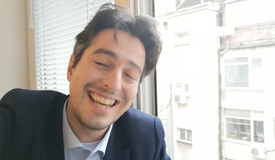 Съветникът на президента Слави Василев за министър Наско: Сега го гледам тоз келеш, напушен в кабинета си