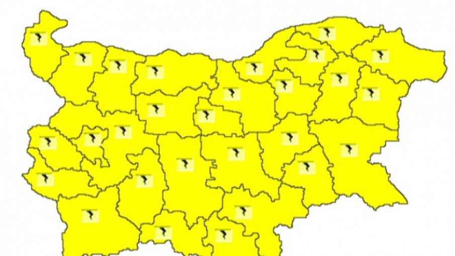 ОПАСНО: Обявиха жълт код за силен вятър и валежи утре