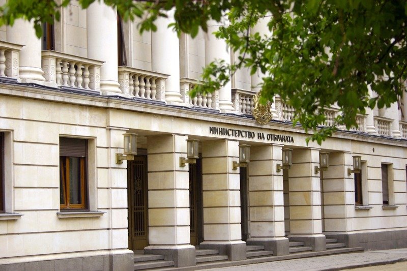 И военното министерство отрича корабът с български моряци да е превзет