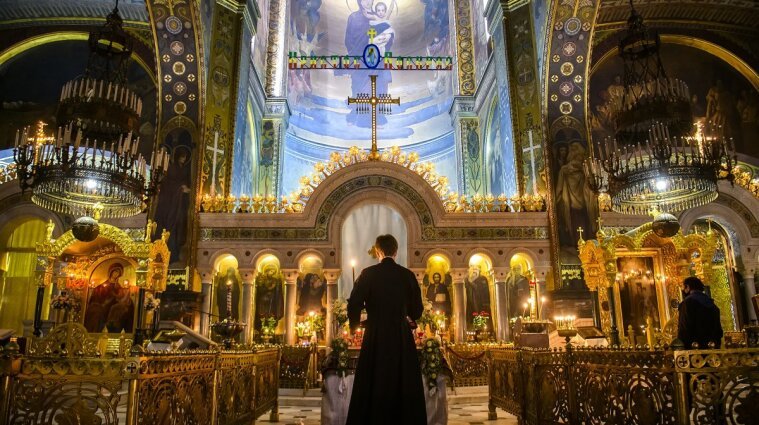 Църквите в Украйна затварят за Великден