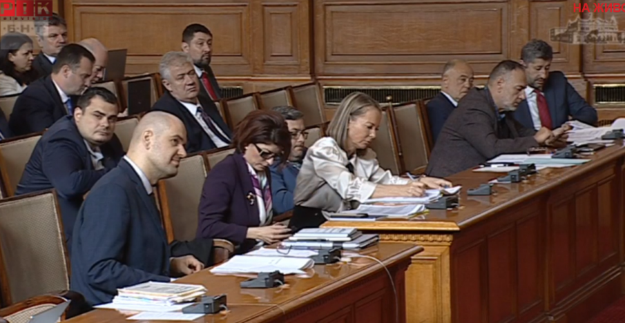 Парламентът отмени кариерните бонуси на членовете на Висшия съдебен съвет Парламентът отмени кариерните бонуси на членовете на Висшия съдебен съвет